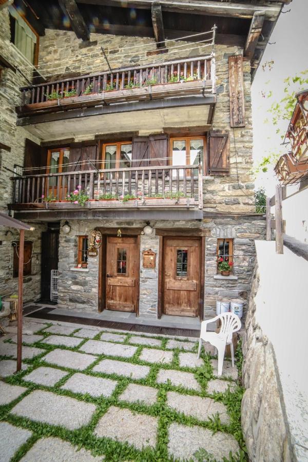 Antica Casa Di Montagna Maison Bovard Вальгризанш Екстер'єр фото